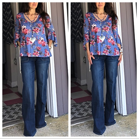 Bell sleeves print top - Picture 4 of 8